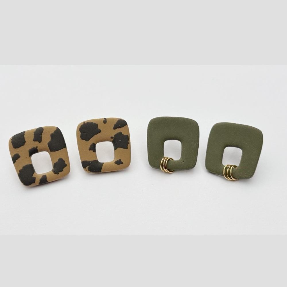 Handmade leopard print studs - Picture 2 of 2